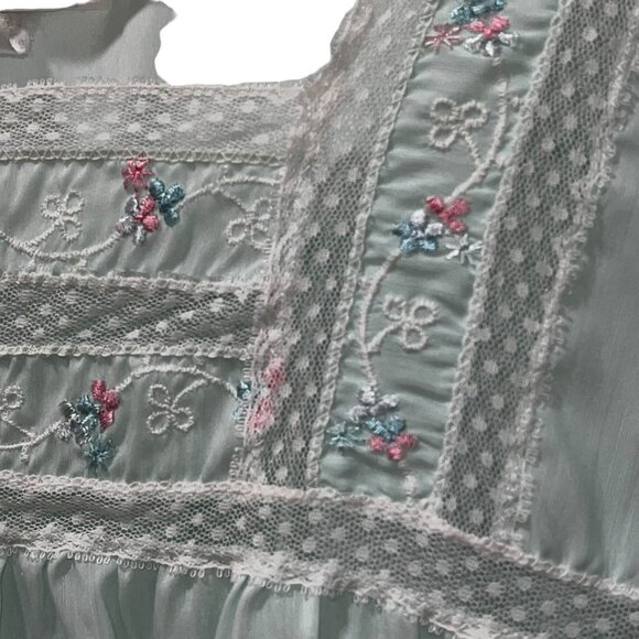 Barbizon Small Light Blue Vintage Nightgown Lace & Smocked Chest - Picture 2 of 9